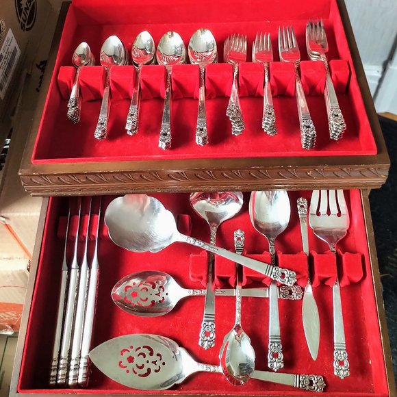 Rogers 1881 by Oneida Ltd Dining Oneida Silverware Complete Set In